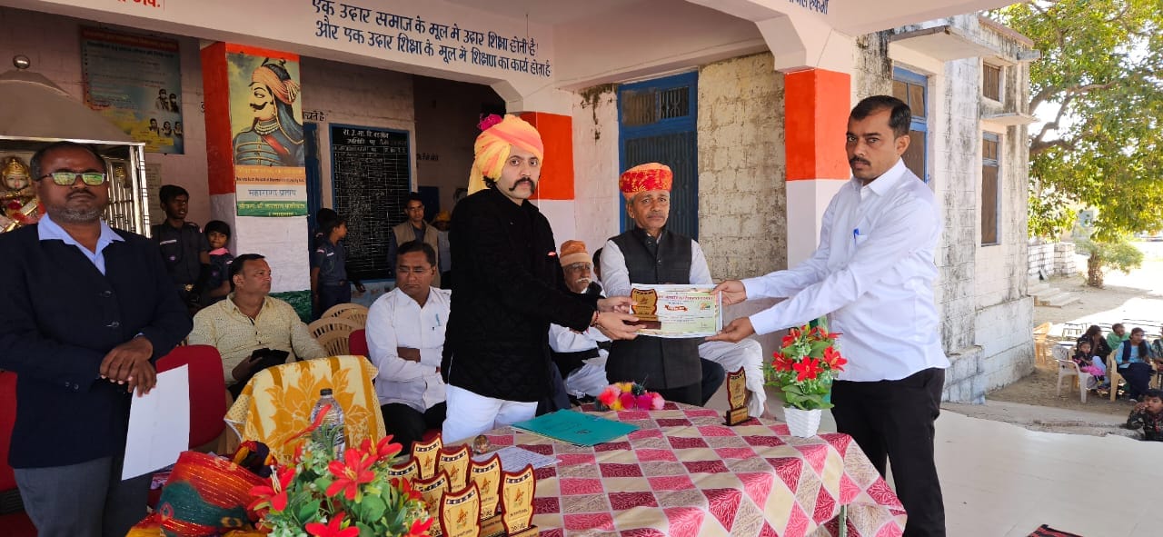 बडग़ांव में उपसरपंच देवड़ा ने फराया तिरंगा